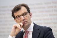 Interview mit IWP-Direktor Christoph Schaltegger: «Der Staat sollte nicht zur Vollkasko-Versicherung werden»