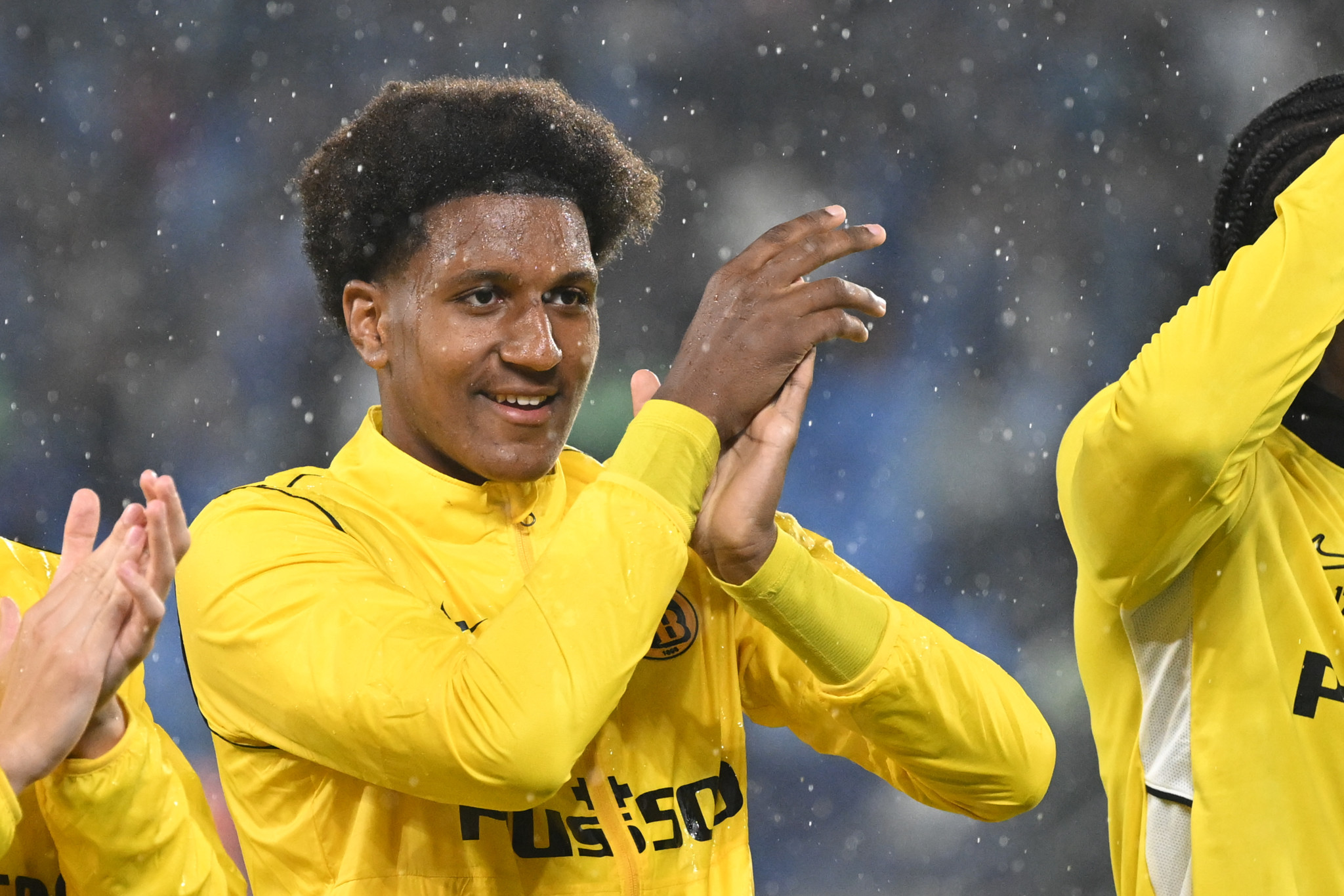 die-as-roma-zeigt-interesse-an-yb-verteidiger-jaouen-hadjam