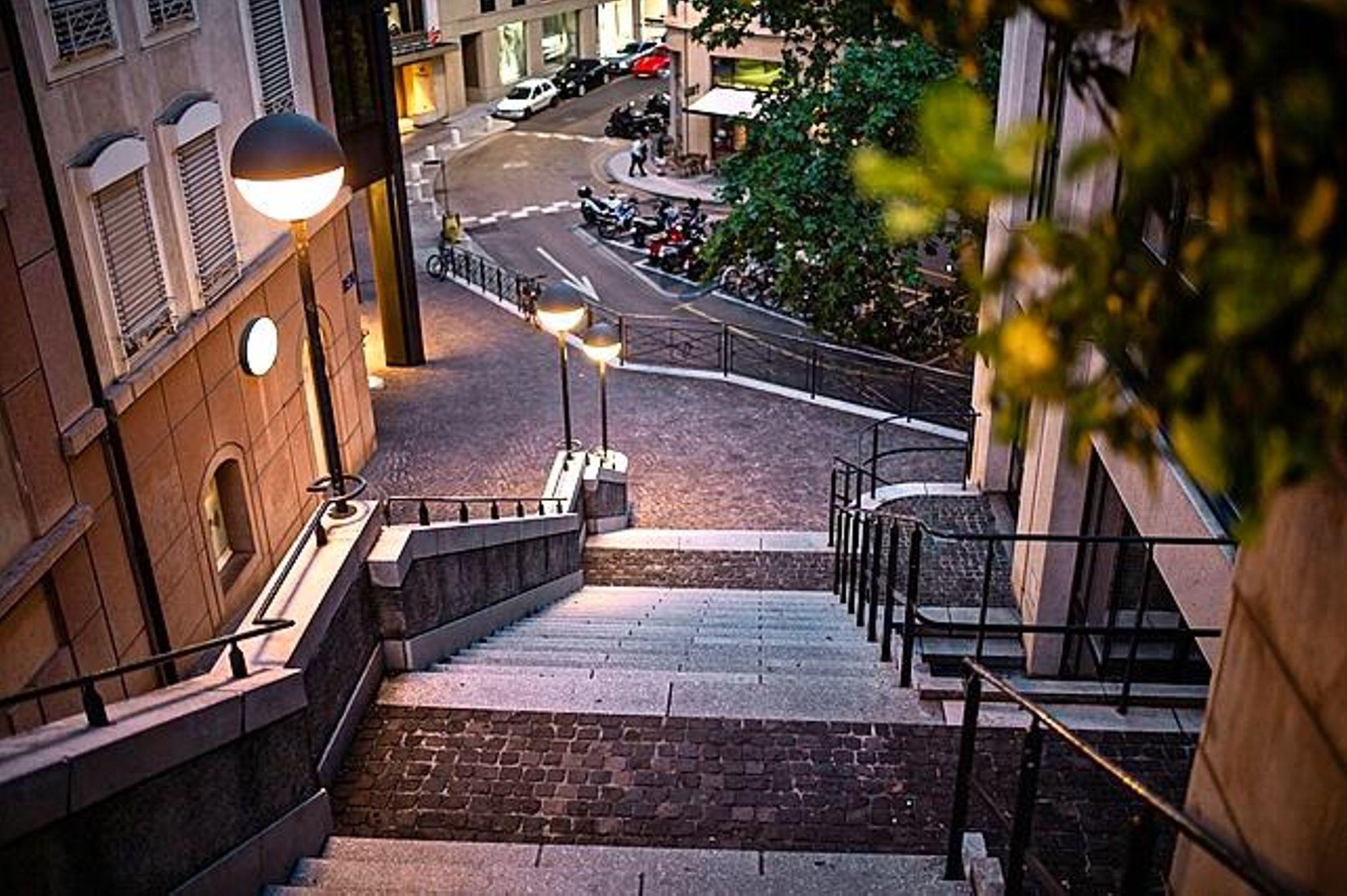 Genève, le 10 août 2018. Retour sur les lieux où cinq victimes se sont fait agresser à la sortie d'un club. Ici les escaliers de la rue Bémont.