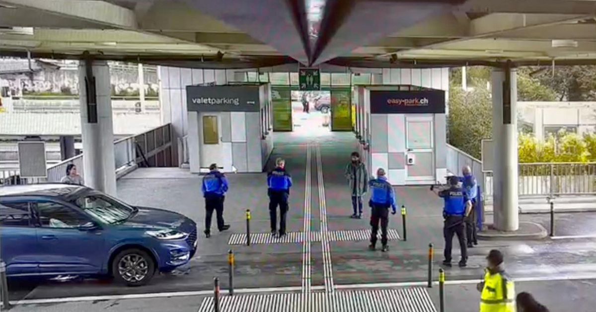 La police a arrêté l’homme sur le parking de l’aéroport.