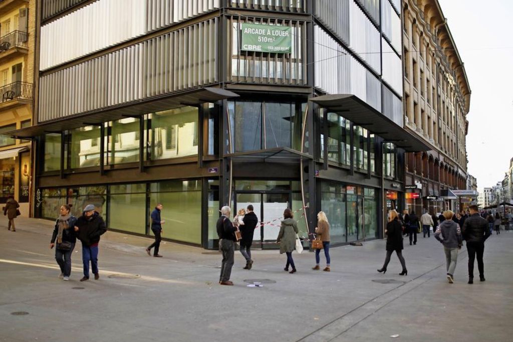 A nu, Desigual tire le rideau dans les Rues-Basses