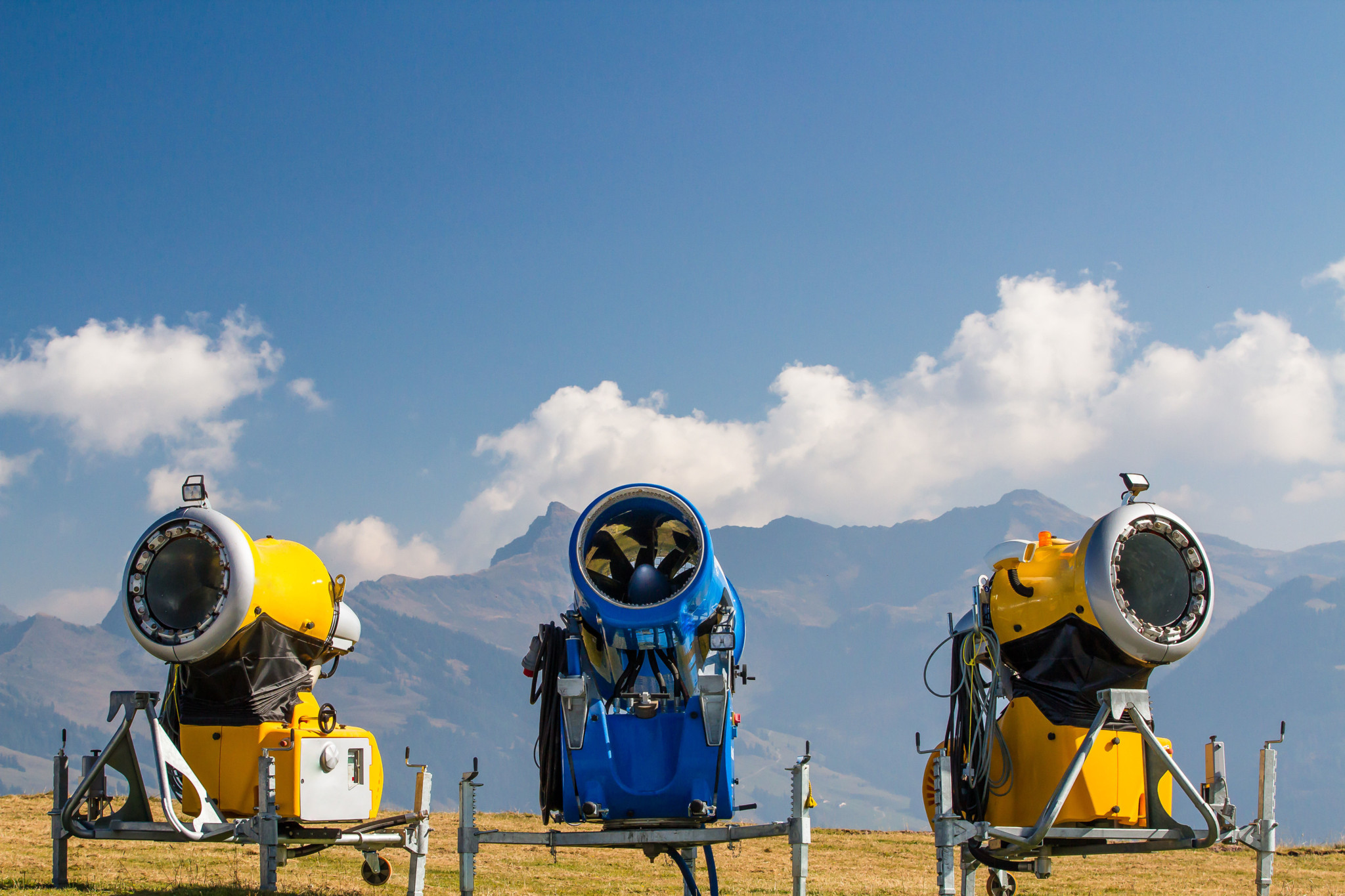Climate change raises snowmaking demands at high-altitude ski resorts