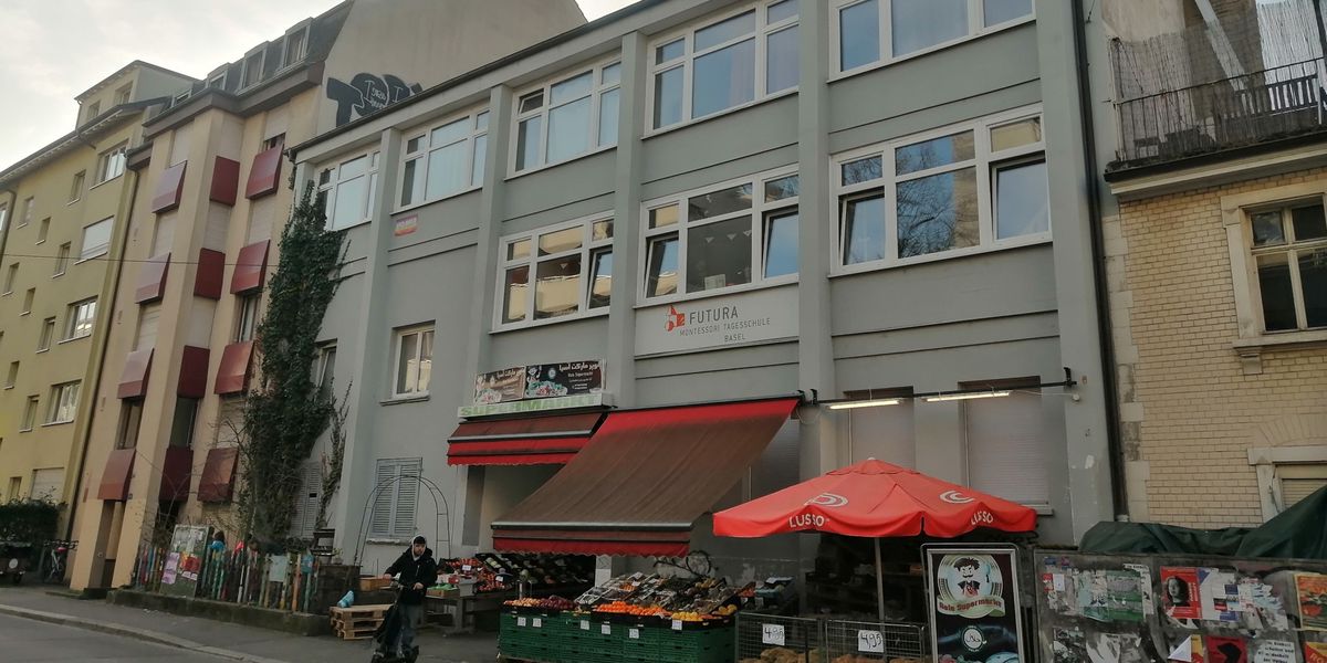 Genossenschaft-k-mpft-um-Existenz-Untermieter-zerstechen-Eigent-mer-die-Reifen-er-senkt-f-r-sie-den-Verkaufspreis