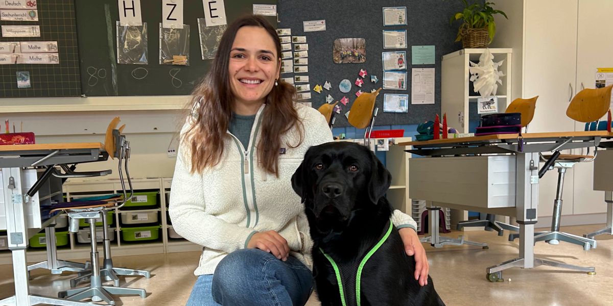 Schulhund in Uetendorf: Labrador Ben hilft Kindern beim Lernen