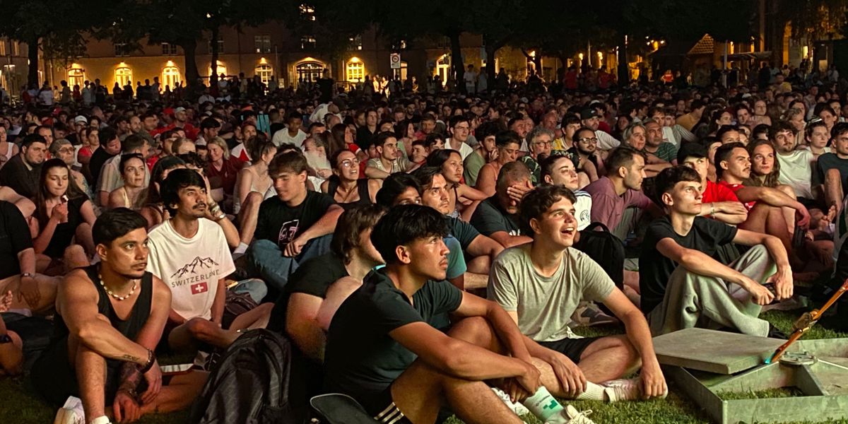 Die-Schweiz-im-Viertelfinal-Public-Viewings-mit-Gipfeli-und-Bier-gibt-es-jetzt-eine-Freinacht-in-Basel-