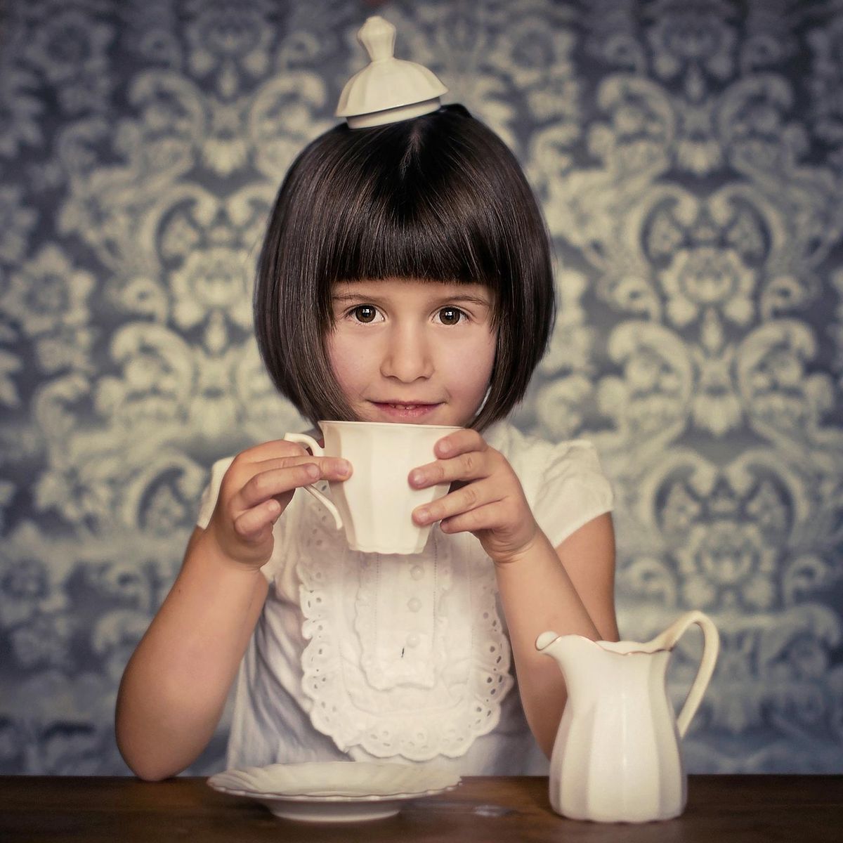 Selon la médecine, la façon dont va évoluer la colonne vertébrale au cours de la vie dépend des gènes de chacun. L’injonction à se tenir droit tiendrait davantage de critères esthétiques. 