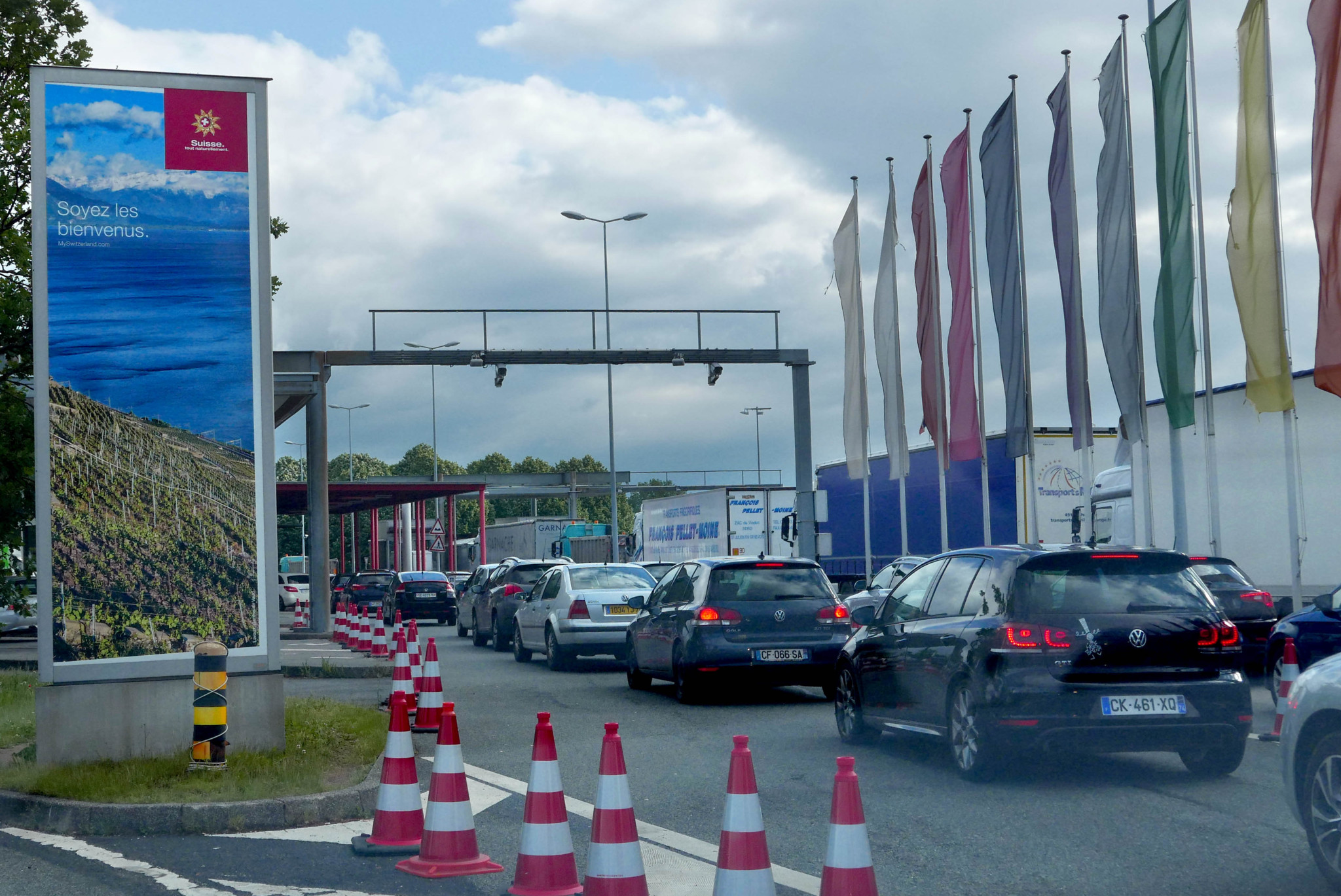 Trafic de transit: Près de 170 caméras aux frontières, socle discret du futur péage alpin suisse