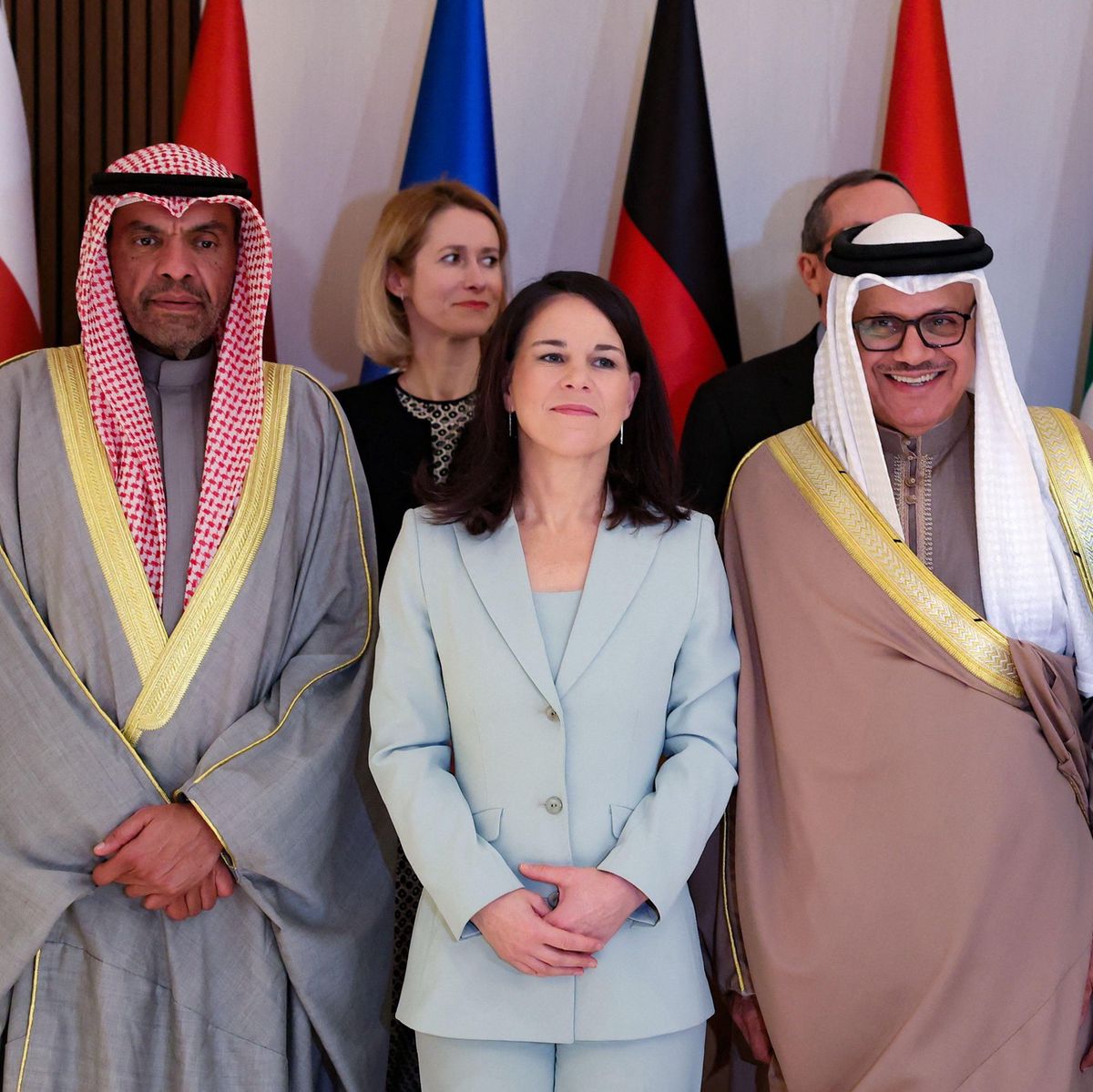 Aussenminister von Kuwait, Deutschland, Bahrain und Emiraten posieren mit anderen Diplomaten bei einem Treffen in Riad, um Syrien zu diskutieren.
