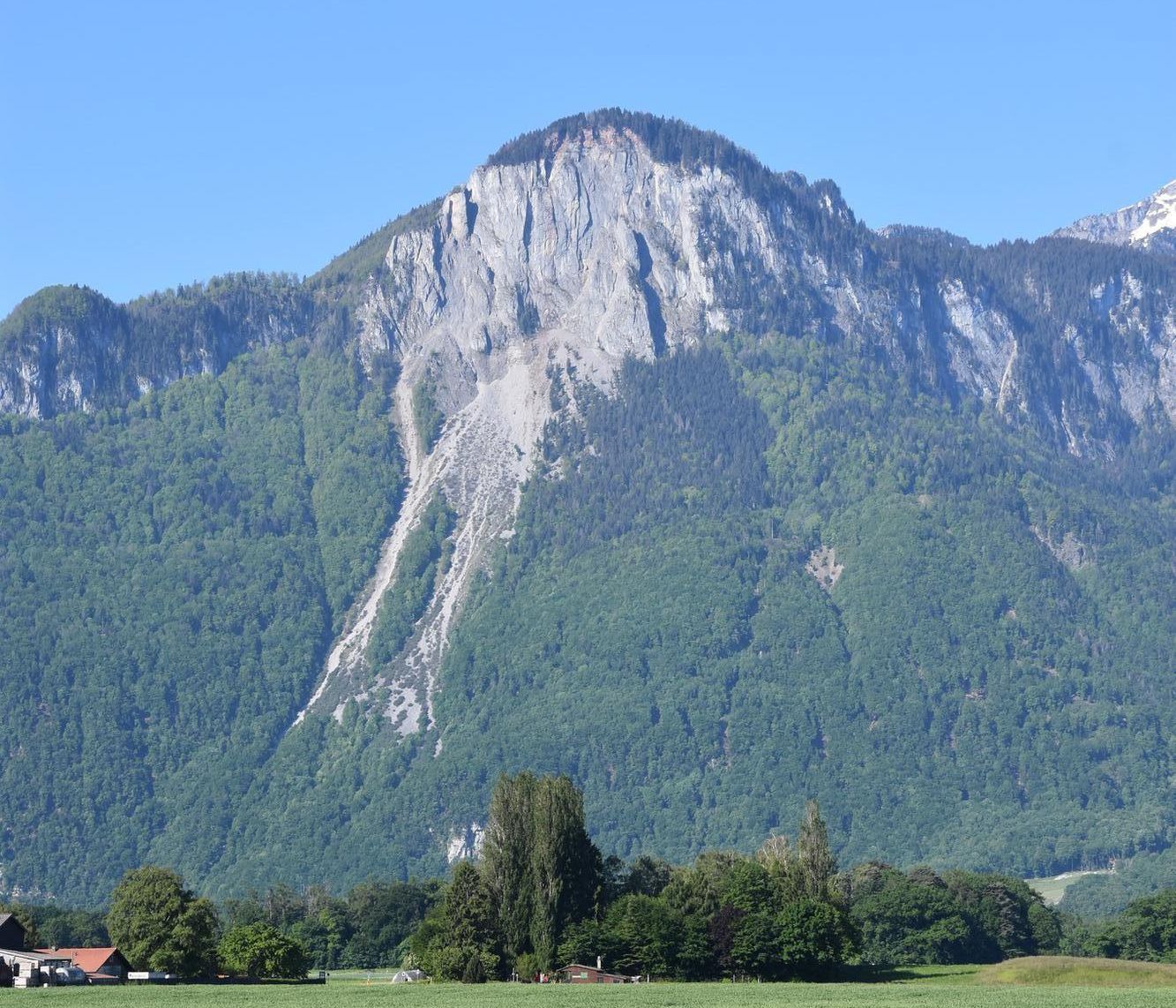 La Suche, dans le massif du Grammont, s’est en partie effondrée sur la vallée du Rhône et dans le Léman.