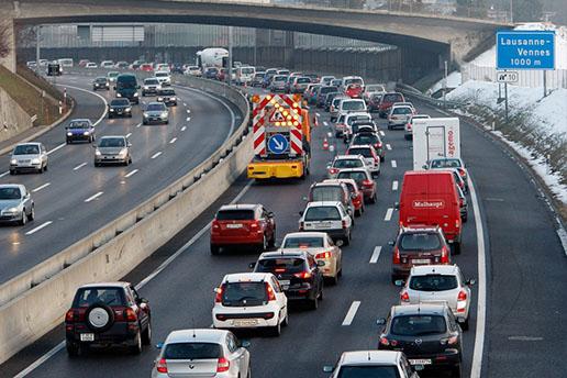 L’autoroute a été fermée à la circulation à la jonction de Vennes pour les besoins du constat et n’a pu être rouverte qu’à 00h45.
