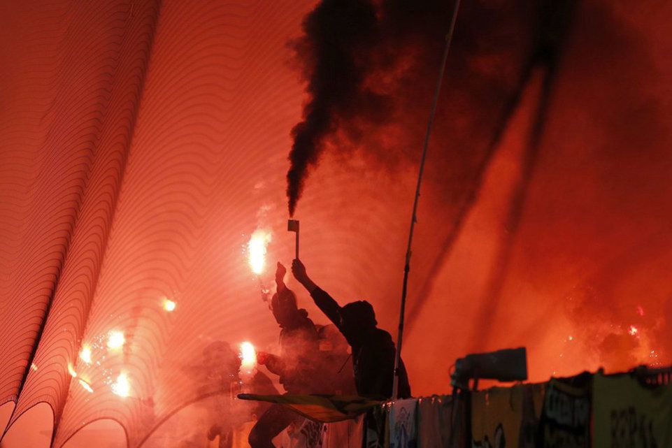 Im Spiel YB gegen Basel werden Fackeln abgebrannt. Anders als der Kanton Zürich ist Basel-Stadt dem Konkordat nicht beigetreten – Basel-Land dürfte dem Schwesterkanton folgen.