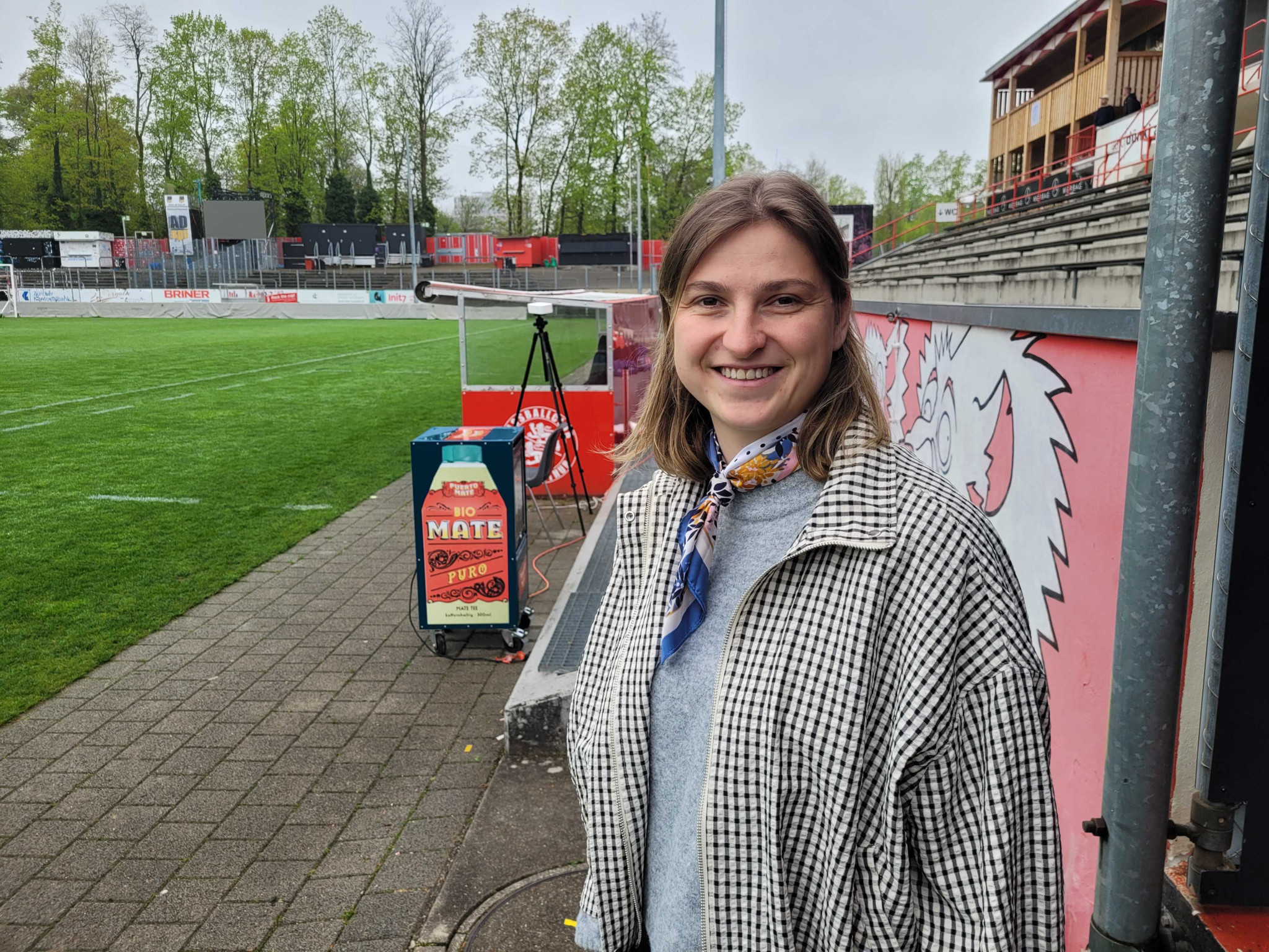 Jamie-Lee von Allmen  vom FCW: Sie lockt die Spieler vors Mikrofon und gibt bei den Frauen den Ton an