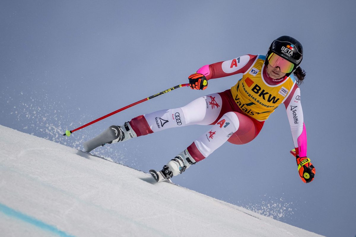 Austria's Stephanie Venier competes during the Women's Super G event at the FIS Alpine Ski World Cup in Crans-Montana on February 18, 2024. (Photo by Fabrice COFFRINI / AFP)
