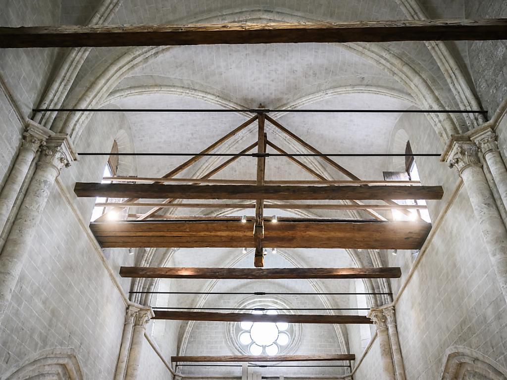 Après des années de travaux, l'intérieur de la basilique de Valère a retrouvé son décor médiéval du XIIIe siècle à faux joints.