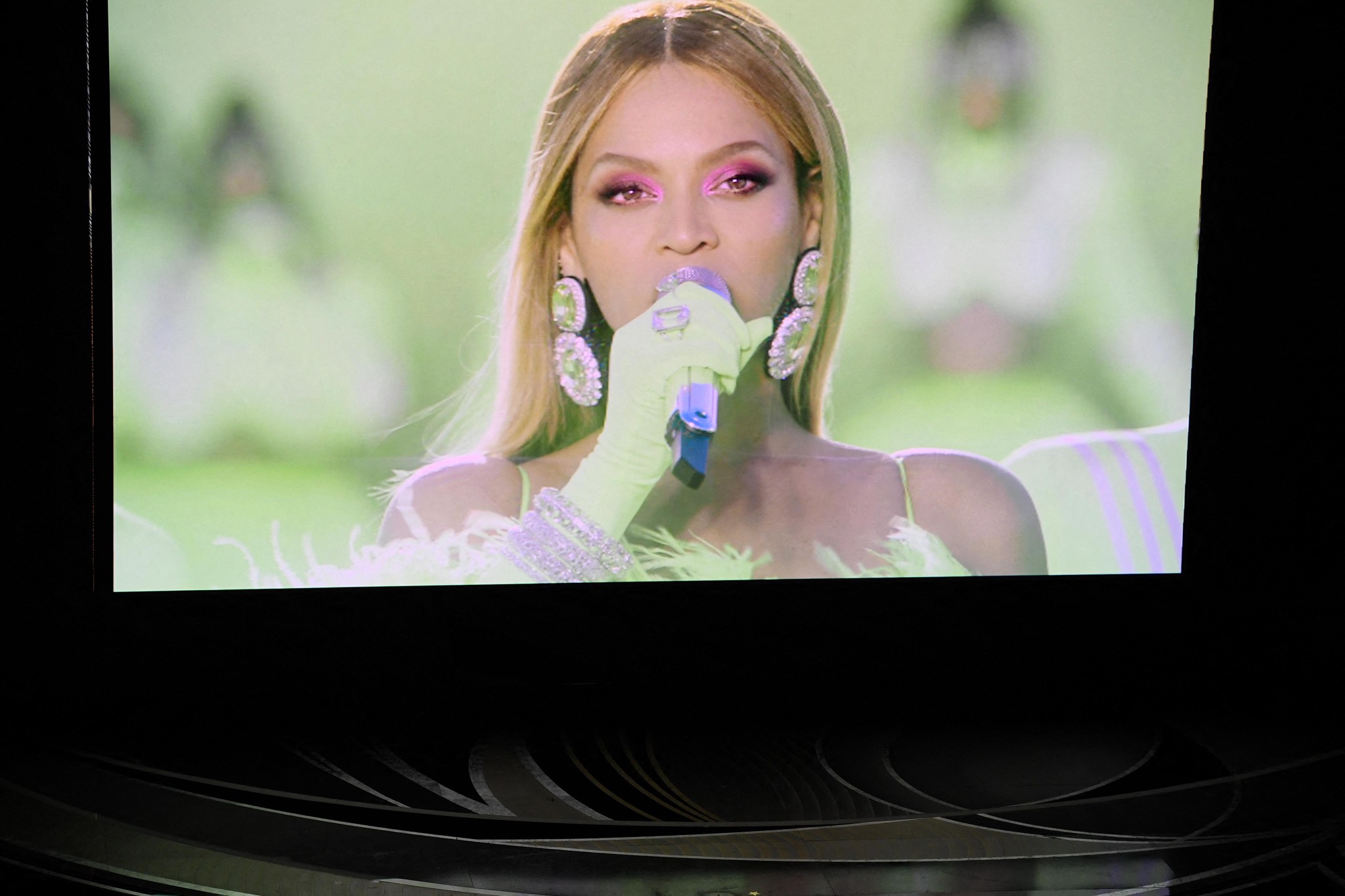 Musique: Beyoncé va réenregistrer une chanson de son dernier album ...