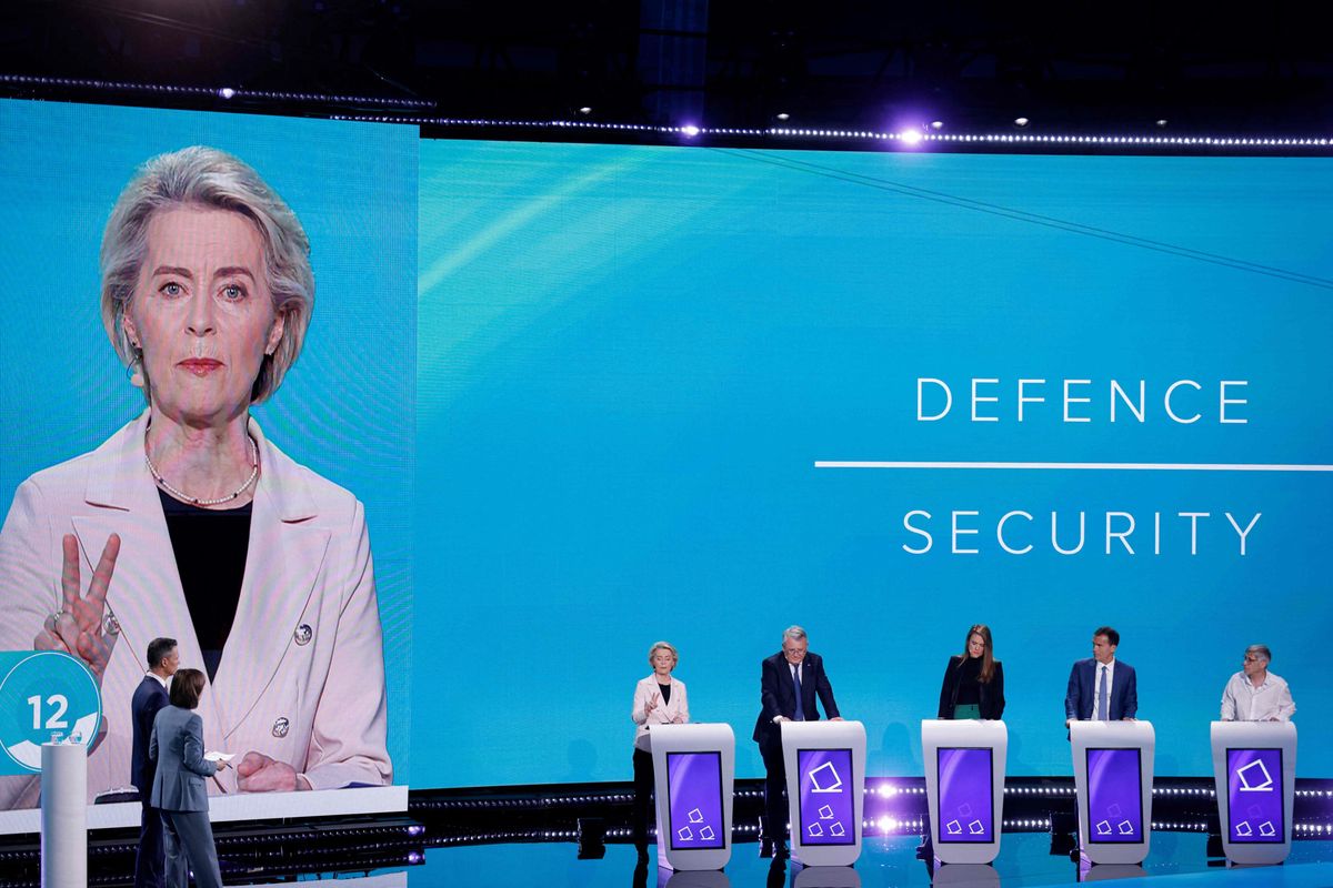 Ursula von der Leyen lors d'un débat télévisé de l’Eurovision avec les principaux autres candidats.