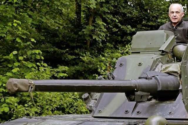 Les services d'Ueli Maurer rappellent que la loi oblige l'armée à choisir l'offre la plus avantageuse économiquement.