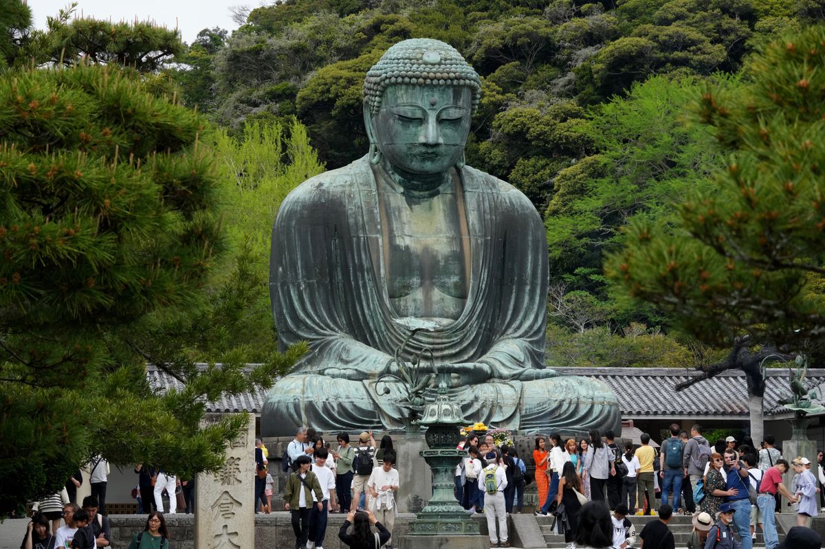 epa11291328 Tourists visit Kotokuin Temple to view and pray at the 13.35m tall Great Buddha of Kamakura, in Kamakura, south of Tokyo, Japan, 21 April 2024. The number of foreign visitors to Japan in March was 3,081,600,  increased 69.5 per cent from a year earlier and an increase of 11.6 percent compared to the same month in 2019. Visitors to Japan exceeded three million for the first time as a single month as the visitors increased due to spring cherry blossom season and this year's Ester holiday that started in late March, the Japan National Tourism Organization (JNTO) said on 17 April 2024.  EPA/KIMIMASA MAYAMA