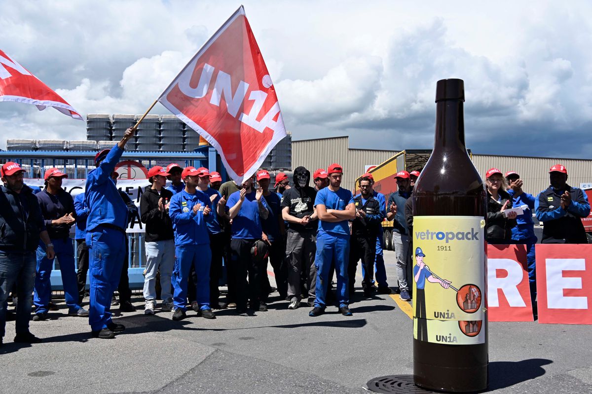 17mai 2024   SAINTS-PREX manif d'0uvriers licenciés et de syndicalistes d'Unia devant Vetropack       ANNULATION DU FESTIVAL        Vibiscum Vevey  Festival          Photo Patrick Martin/24HEURES