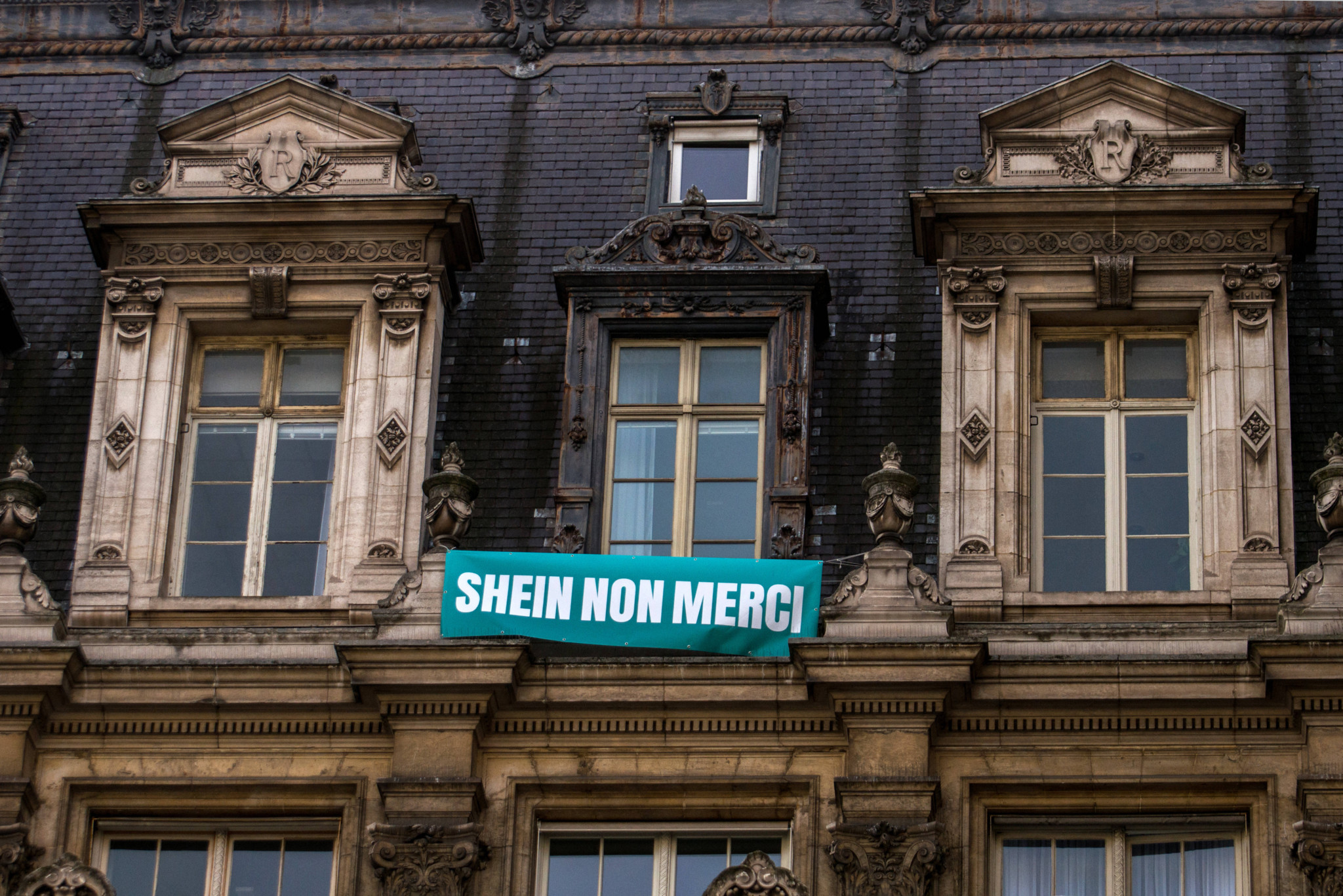 Shein verschiebt Ladenerffnungen in Frankreich nach Skandal