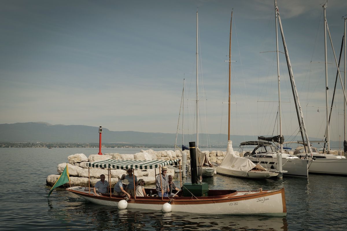 Genève, le 3 septembre 2023. Corsier Port. Journées du Patrimoine de Corsier-Port 2023. Les 2 et 3 septembre de 9h à 18h. Exposition de Side-cars (1918 - 1975). Challenge de Corsier-Port, régates de petits voiliers classiques,  découvrir, en famille et entre amis dans le site exceptionnel du Chantier Naval de Corsier, l'activité de la Fondation MJVP1909 dont le but est la préservation du patrimoine industriel genevois dans les domaines du nautisme, de l'automobile et du moteur à explosion. Le bateau à vapeur de Jean-Philippe Mayerat et de sa chaudière