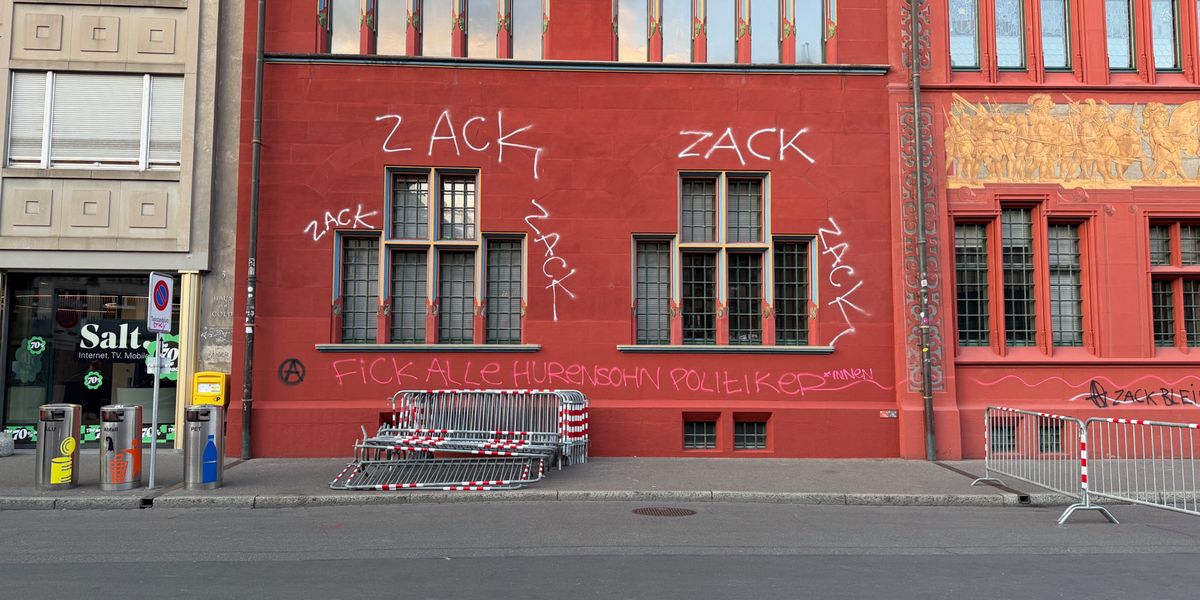Aufregung-nach-Zack-Demo-Wer-das-Rathaus-besch-digt-greift-die-Institution-an-