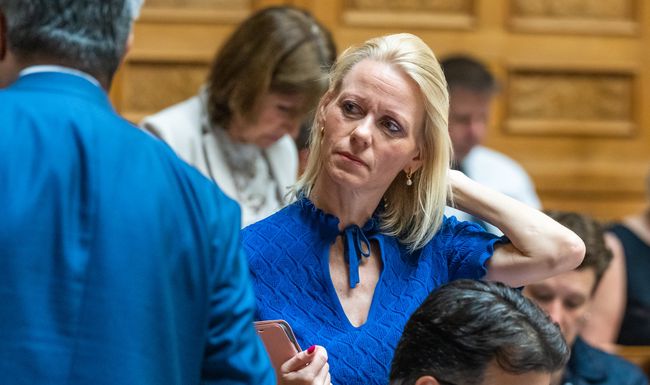 Nach nur einer Legislaturperiode im Bundeshaus wird EVP-Präsidentin Lilian Studer abgewählt. Sie verliert ihren Aargauer Nationalratssitz an die SVP.