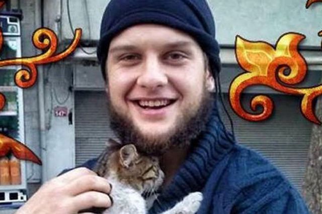 Fanatisch und naiv. Im syrischen Krieg kämpfen immer mehr westliche Jungmuslime. Vor einer Woche verübte erstmals ein Amerikaner ein Selbstmordattentat. Der 20-jährige Abu Hurayra Al-Amriki (dt. «Amerikanischer Vater der Katze») sprengte sich und einen Armeelastwagen in die Luft.