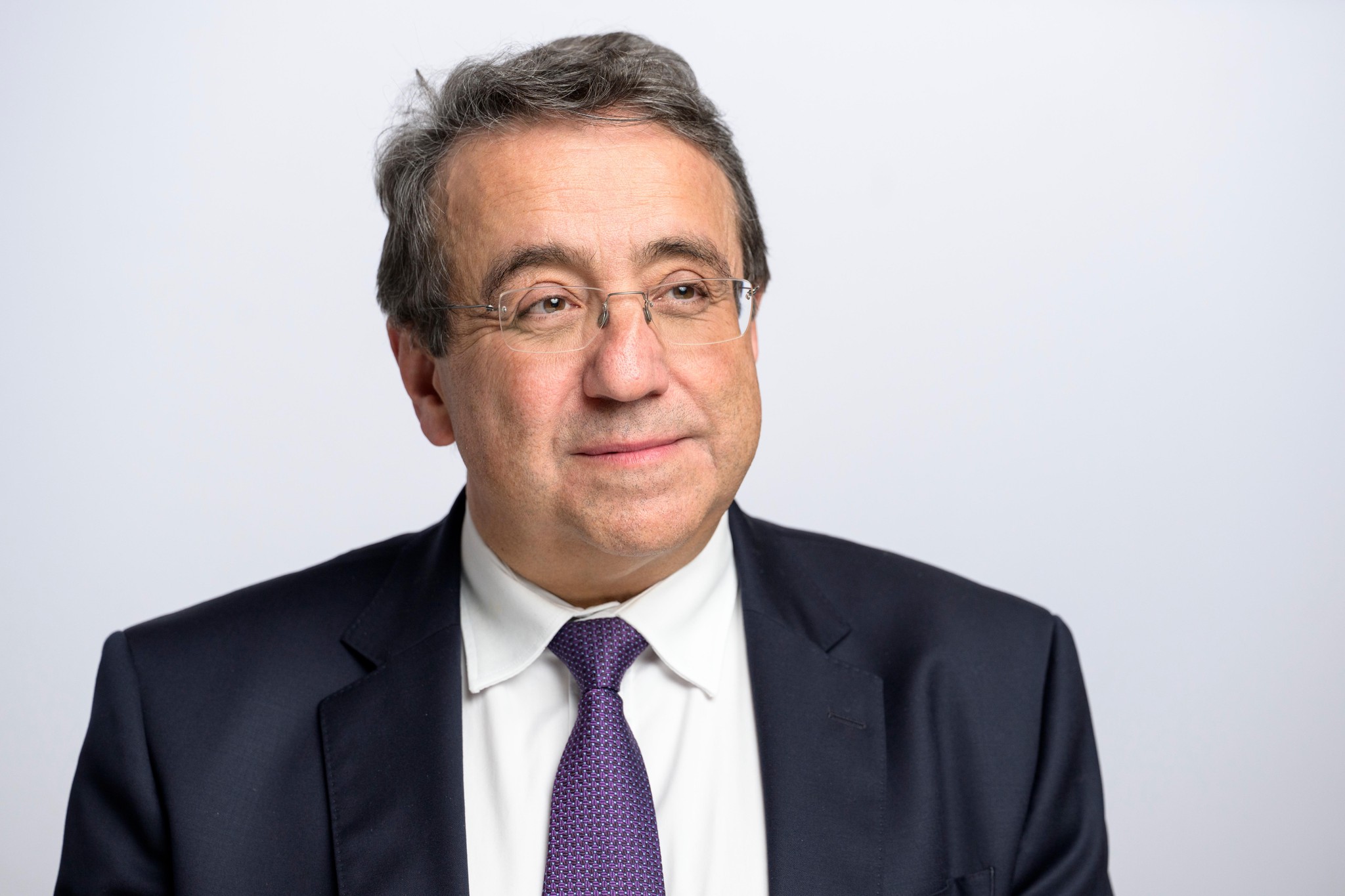 Staenderat Pascal Broulis, FDP-VD, am Rand der Wintersession der Eidgenoessischen Raete, am Montag, 18. Dezember 2023 im Bundeshaus in Bern. (KEYSTONE/Alessandro della Valle)