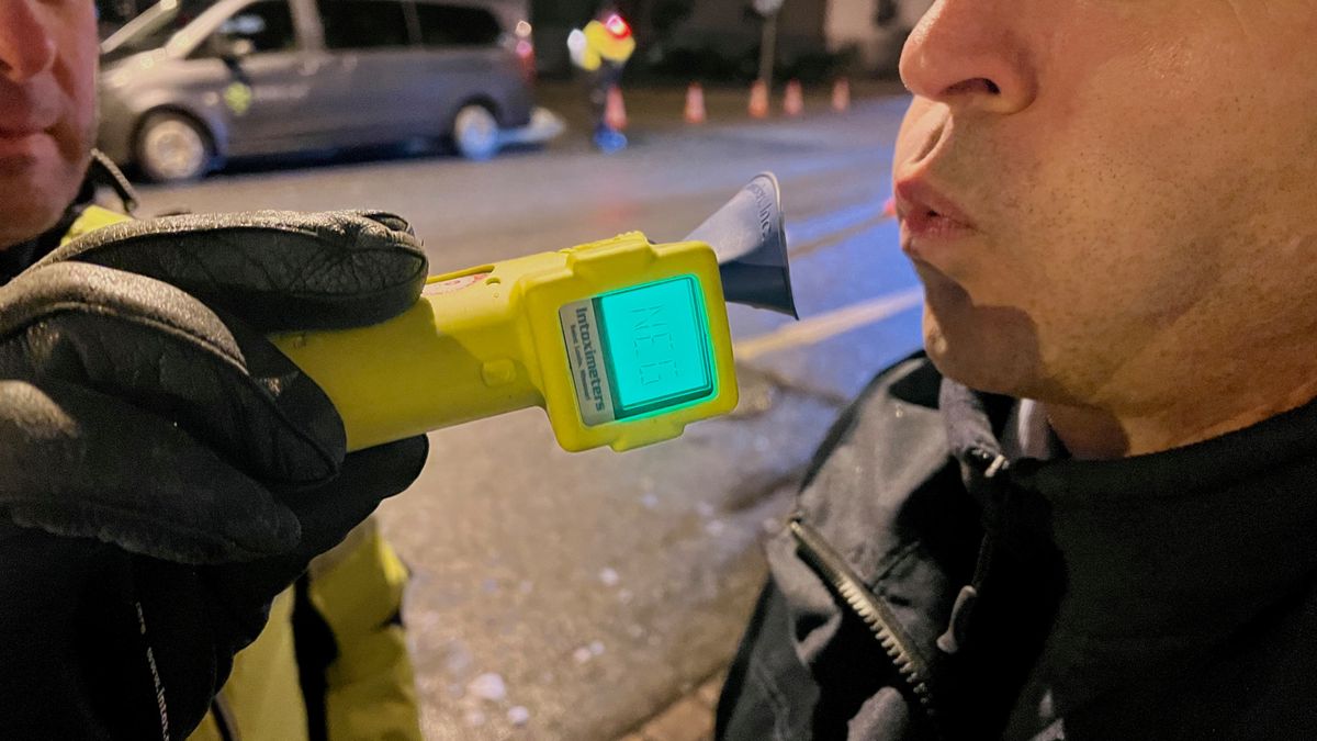 Polizei-l-sst-320-Lenker-blasen-und-findet-nur-einen-Blaufahrer