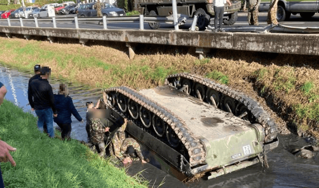 Bei dem Unfall wurden drei Personen verletzt.