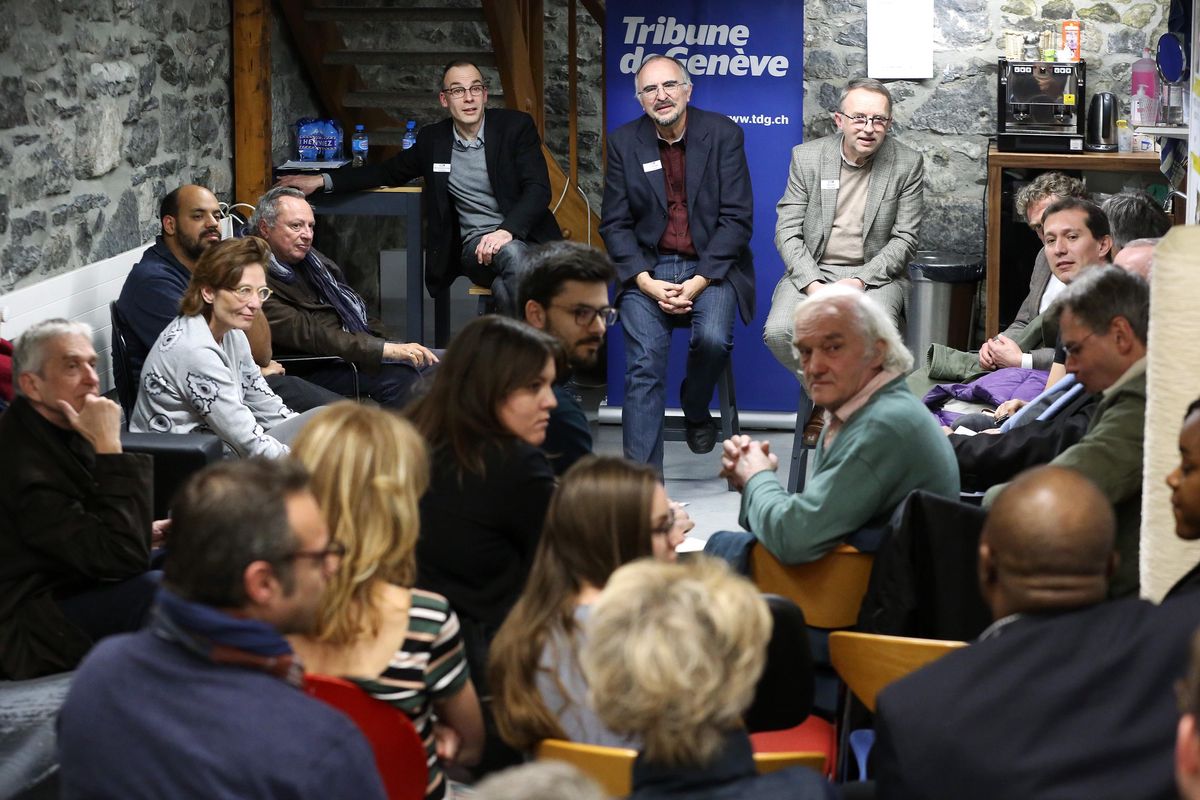 Les Cafés Tribune permettent de parler de l’actualité mais aussi du journal, de l’information et du métier de journaliste.