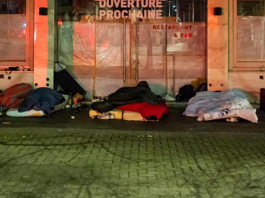 Genève, le 21 février 2021.
Campement de fortune de Roms devant un ancien café du centre-ville. ©Pierre Albouy/Tribune de Genève