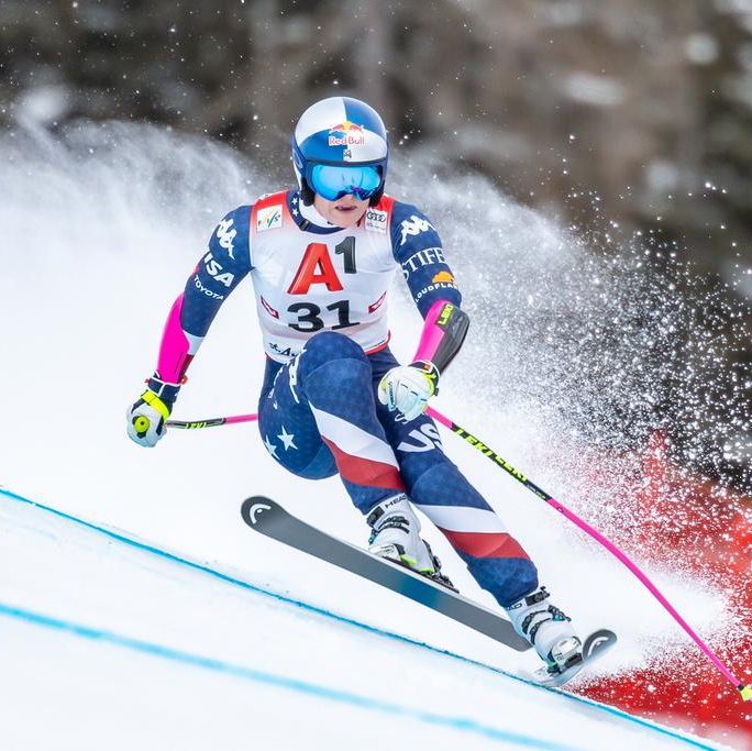 Skieuse lors du Super-G de la Coupe du monde de ski alpin féminin à St. Anton, avec le dossard 31, dimanche 12 janvier 2025.