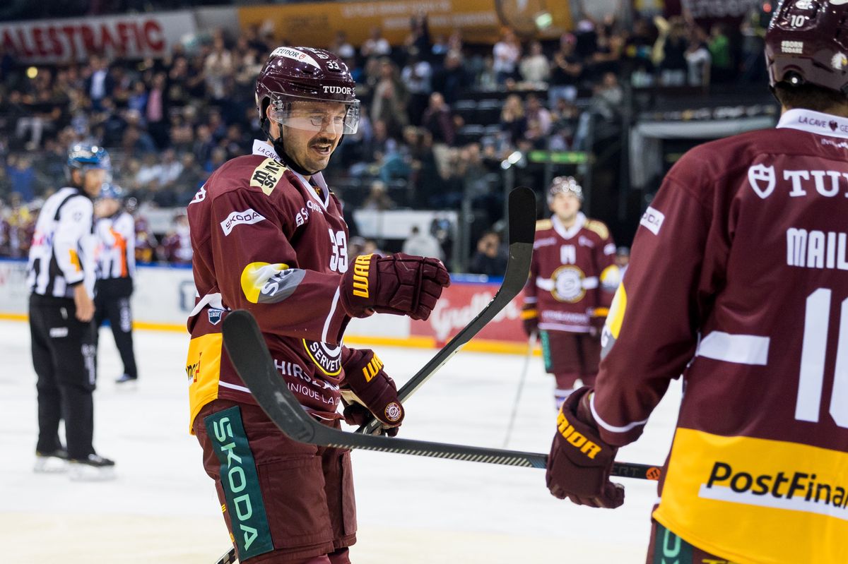 Joie GSHC apres le 3-1 de Josh Jooris (GSHC), Alessio Bertaggia (GSHC), pendant le match entre le Geneve-Servette Hockey Club et le HC Ajoie comptant pour le championnat de National League, le samedi 23 septembre 2023 a la Patinoire des Vernets, a Geneve (Bastien Gallay / GallayPhoto)