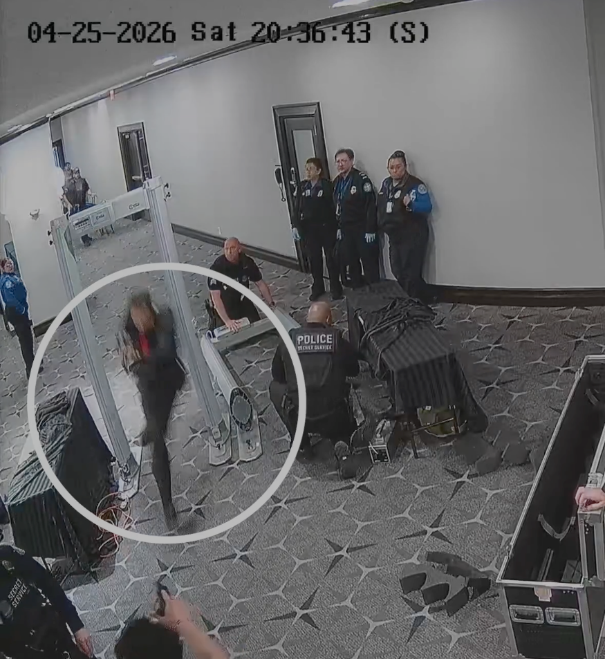 Angriff auf Galadinner: Staatsanwälte veröffentlichen Video, wie der Beschuldigte auf Beamte los rennt