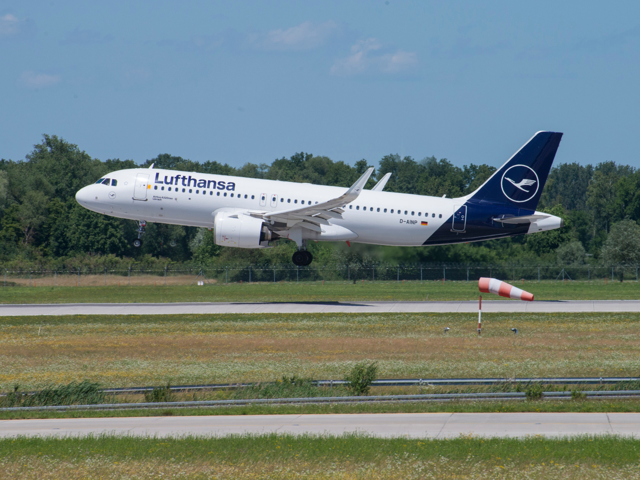 Notfall auf Flug nach München: Lufhansa-Airbus in Athen mit Rauch in der Kabine evakuiert