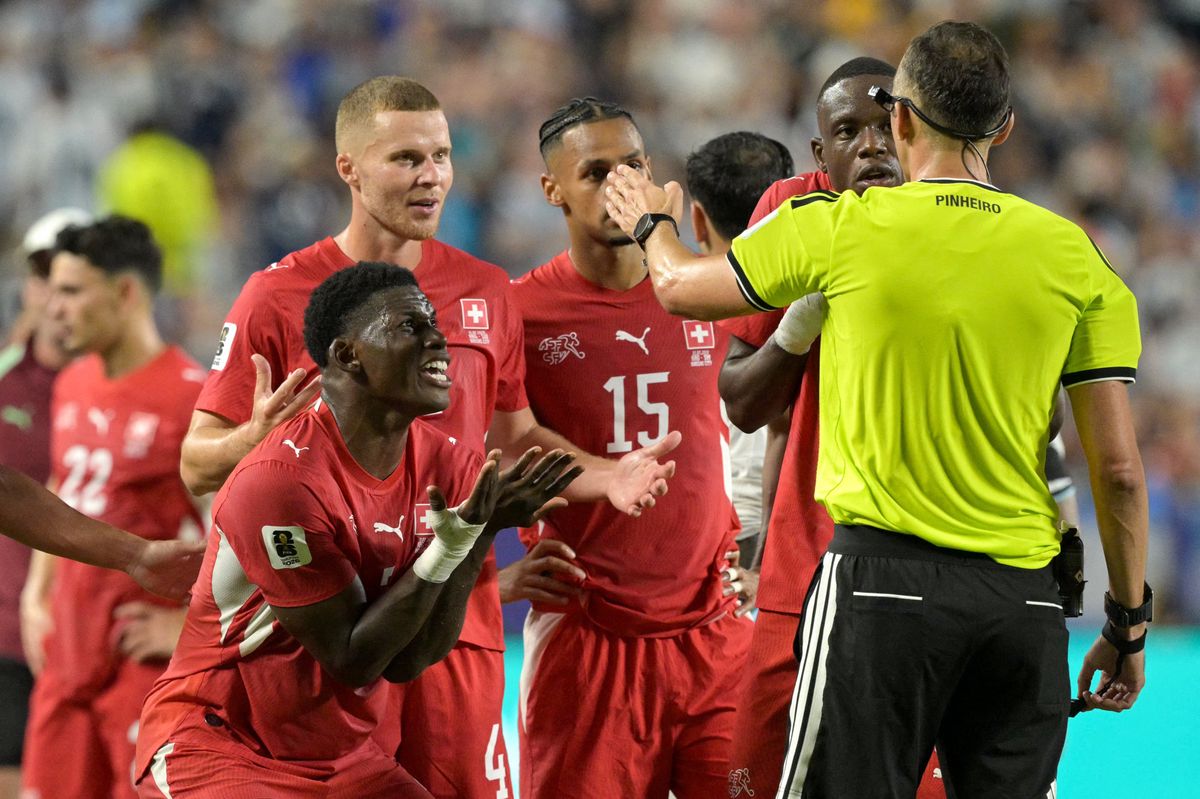 Stimmen-zur-Viertelfinal-Niederlage-Es-ist-schwierig-wenn-man-auch-den-Schiedsrichter-gegen-sich-hat-