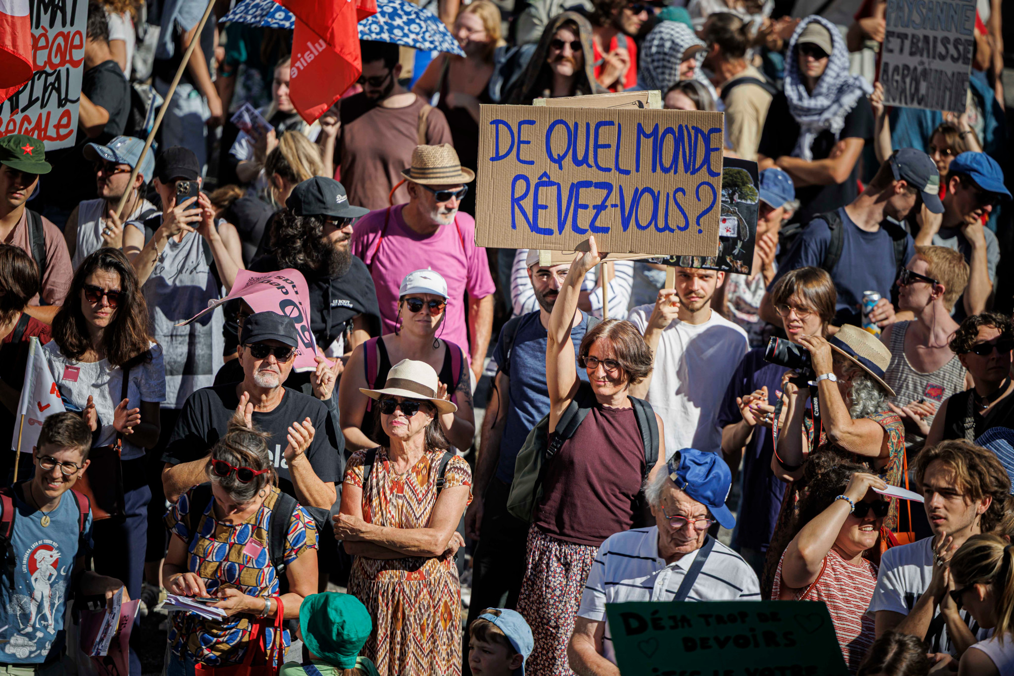 Manifestation à Fribourg: 1500 personnes marchent pour le climat dans les rues fribourgeoises
