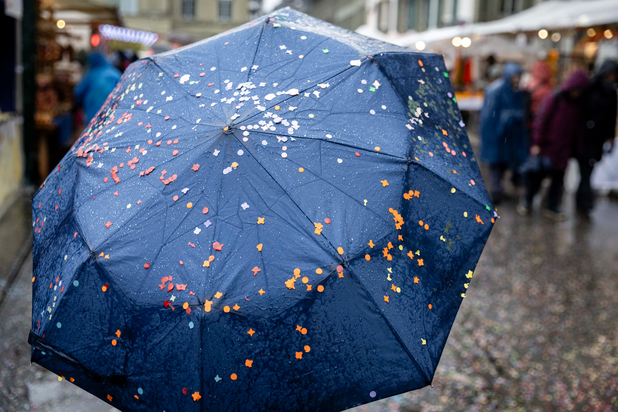 Stilvolle Regenschirm Bei Gewitter Bilder