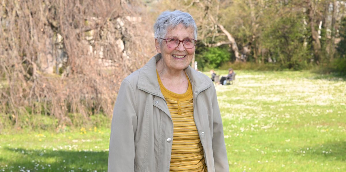 Basel: Senior citizen Annemarie Gyr lives without a smartphone