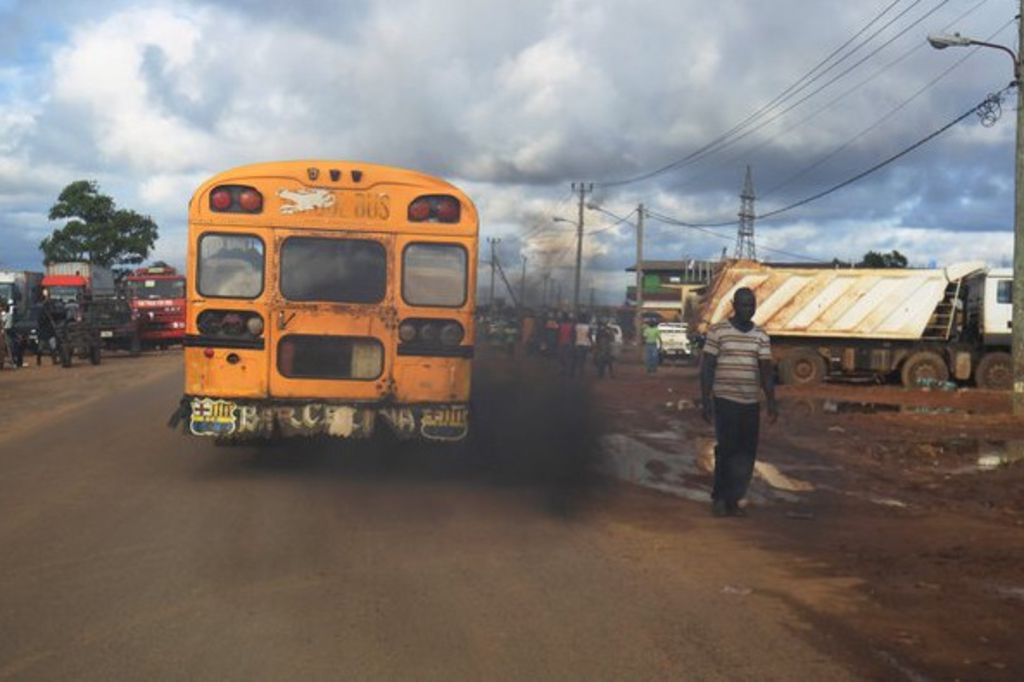 Pétrole toxique: pétition remise à Trafigura