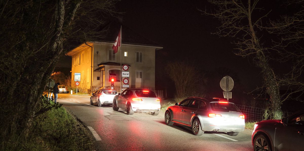 Soral: les habitants exc&eacute;d&eacute;s par le trafic des frontaliers