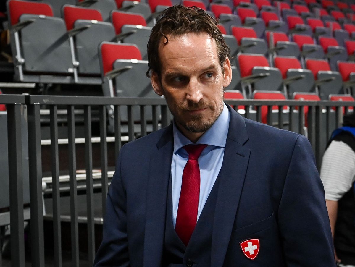 Switzerland's Head Coach Patrick Fischer is seen prior to the IIHF Ice Hockey Men's World Championships quarter final match between Switzerland and Germany in Riga, Latvia, on May 25, 2023. (Photo by Gints IVUSKANS / AFP) (KEYSTONE/AFP/GINTS IVUSKANS)
