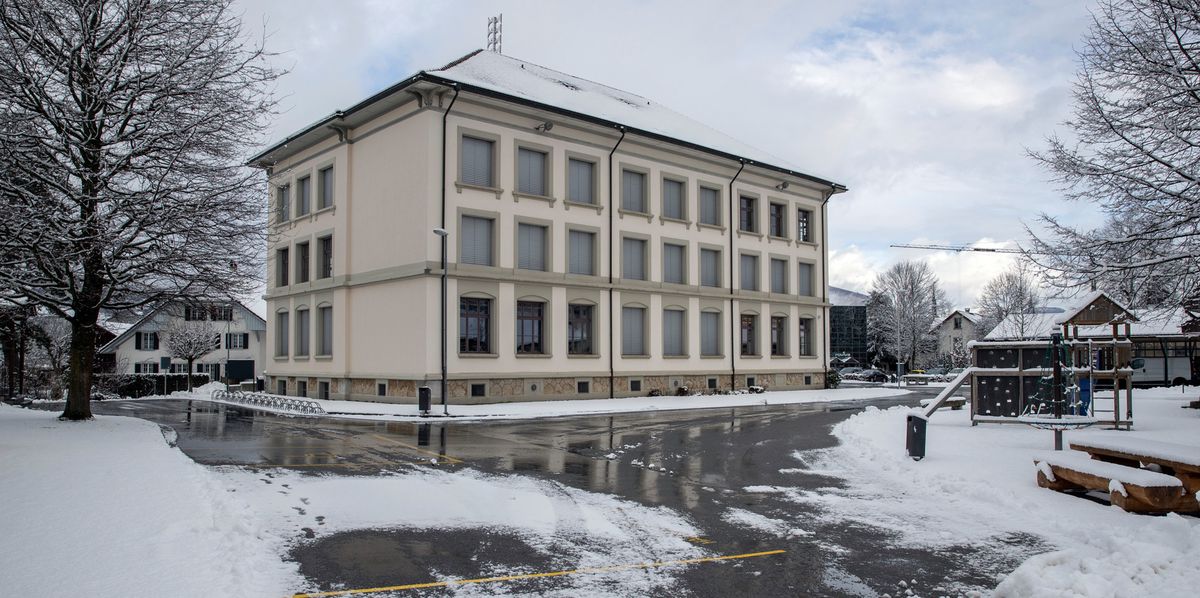 Die Schule in Wangen geht zu. Die positiven Fälle sind in mehreren Klassen in die Höhe geschnellt. Foto: Beat Mathys / Tamedia AG. 
