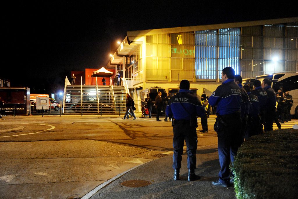 Des échauffourées éclatent aux abords des Vernets. La police est sur les dents