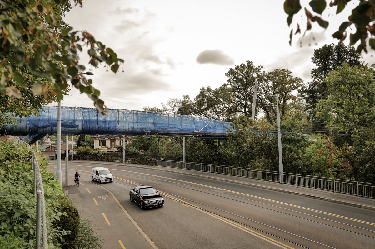 Genève, le 16 octobre 2023. Route de Chancy. Le chantier de la passerelle reliant les quartiers de Tivoli et Surville enchaîne les problèmes. Elle est toujours fermée à toute circulation.
