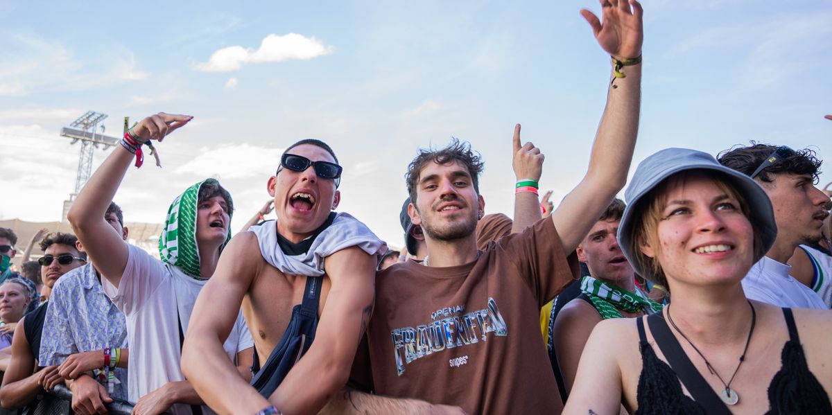 B-rohr-Wirtschaftsnews-der-Woche-Kids-wie-cool-sind-denn-Hoch-vakuum-ventile-Schweizer-Industrie-jagt-Lehrlinge-auf-Hip-Hop-Open-Air