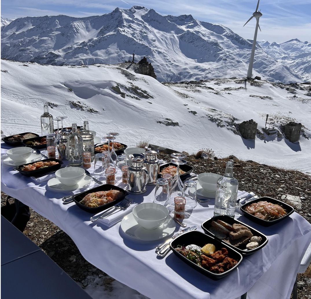 Les chefs s’adaptent aux envies de chacun. Le jour de notre venue, le menu était asiatique.