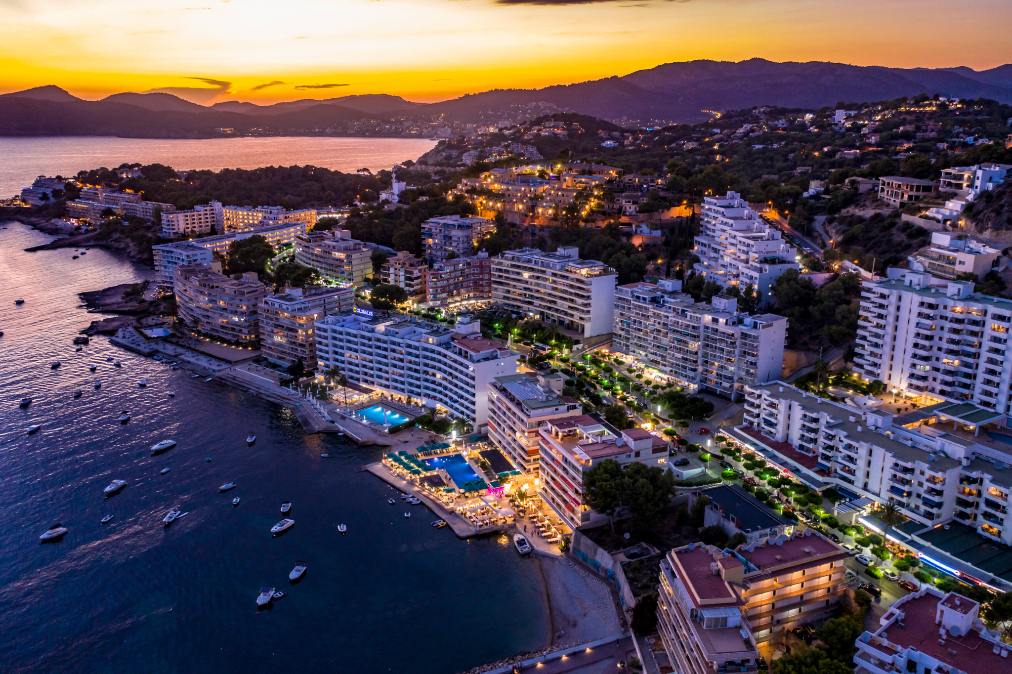 Mallorca: Speisesaal bricht ein – 520 Gäste müssen Vier-Sterne-Hotel verlassen